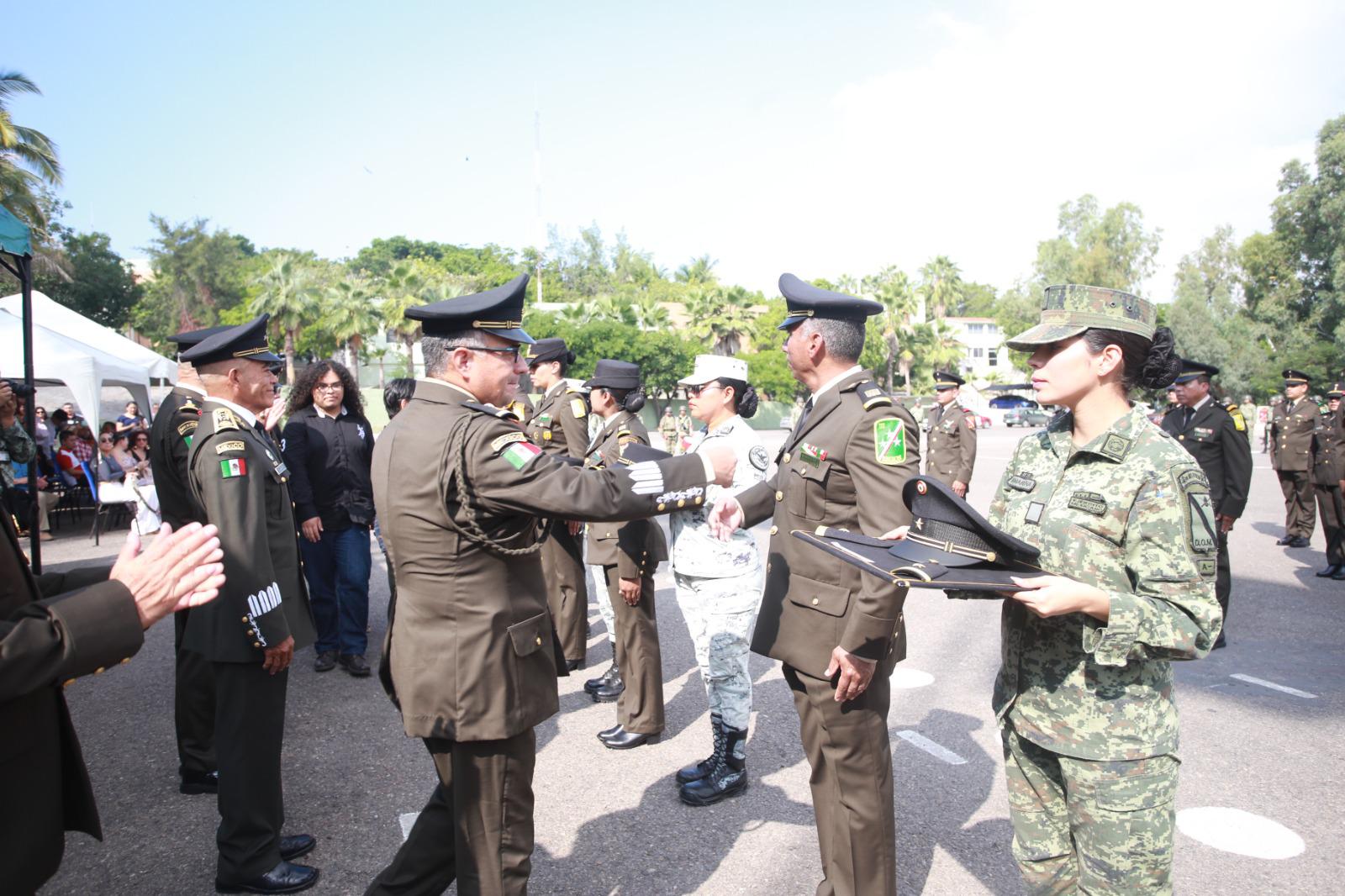 $!Reciben su ascenso 20 militares en la Tercera Región en Mazatlán