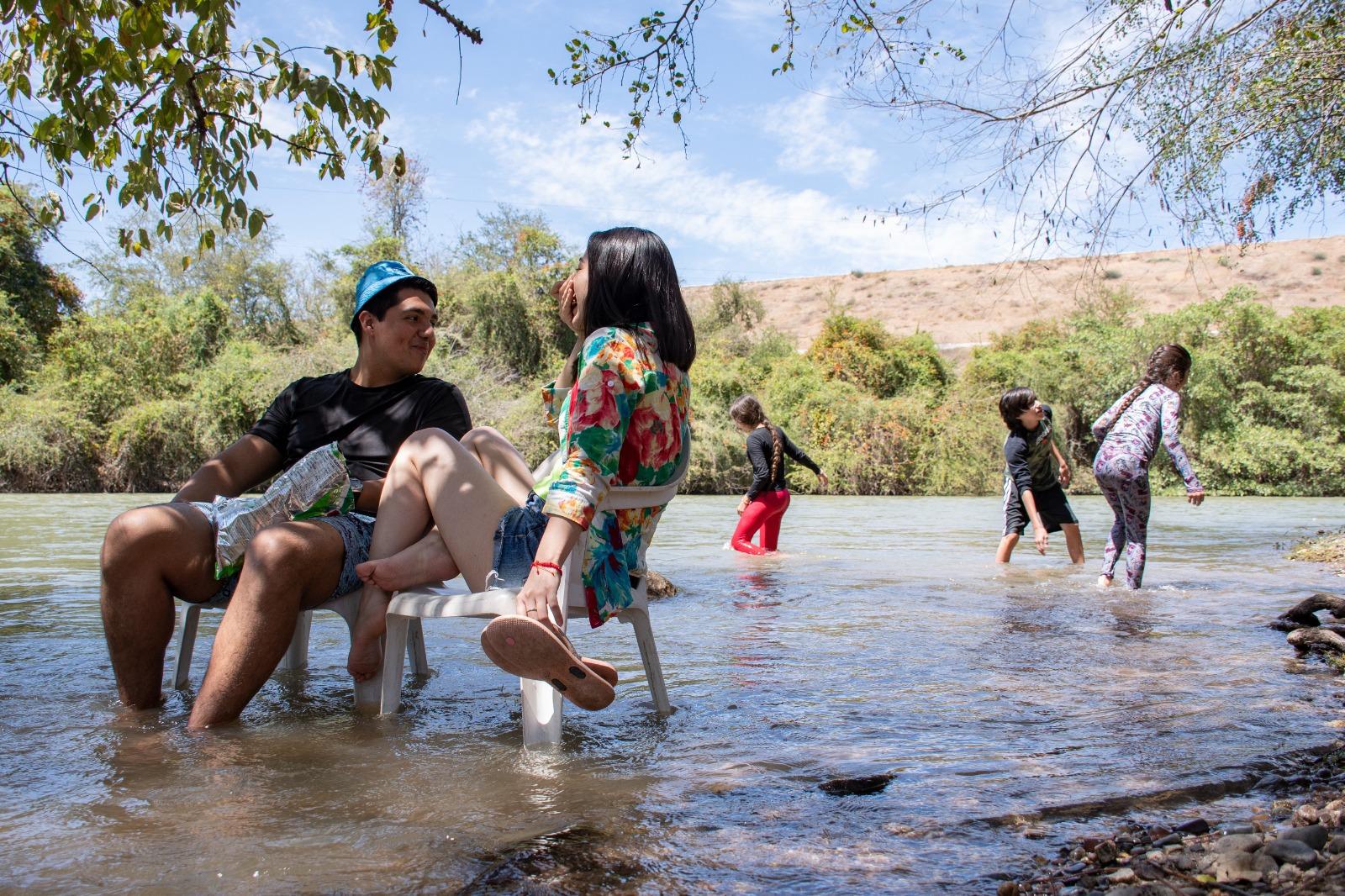 $!Familias de Culiacán disfrutan balnearios y parques en la ciudad