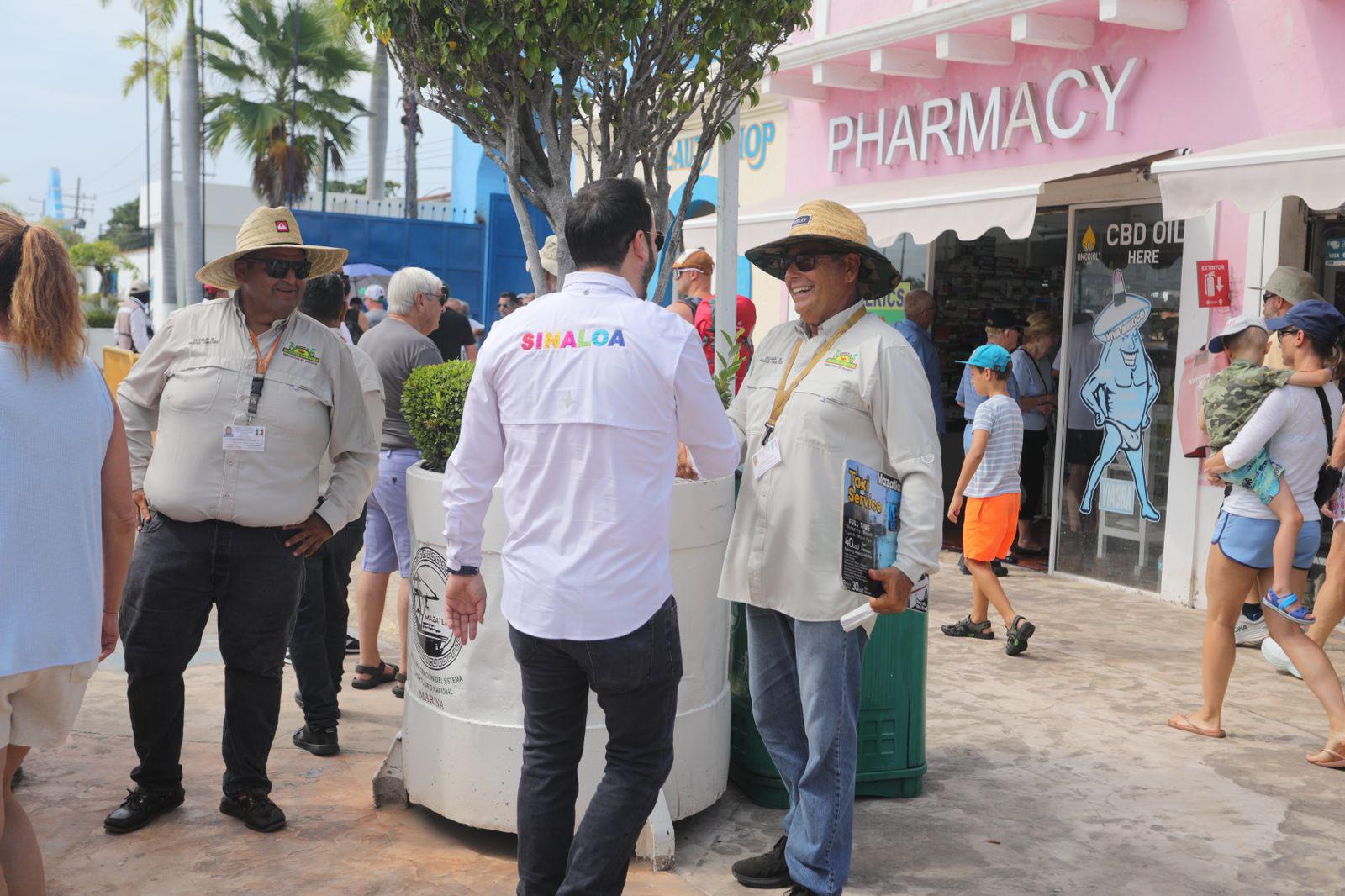 $!Confían navieras en Mazatlán; llegan más 8 mil turistas y tripulantes en dos cruceros este martes: Sectur