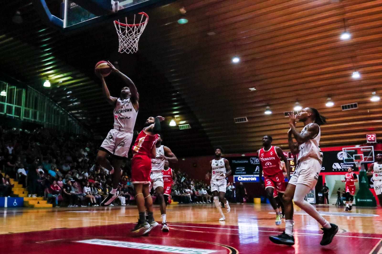 $!Caballeros de Culiacán supera en el Revolución a Venados Basketball