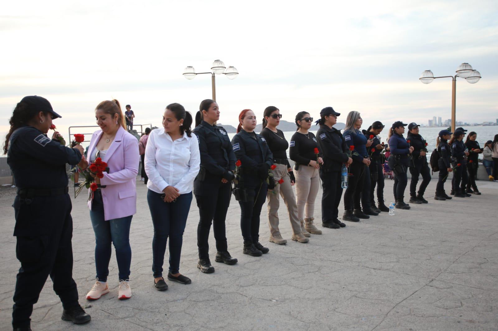 $!En la marcha 8M recuerdan con pase de lista y minuto de ruido a las que ya no pueden alzar la voz