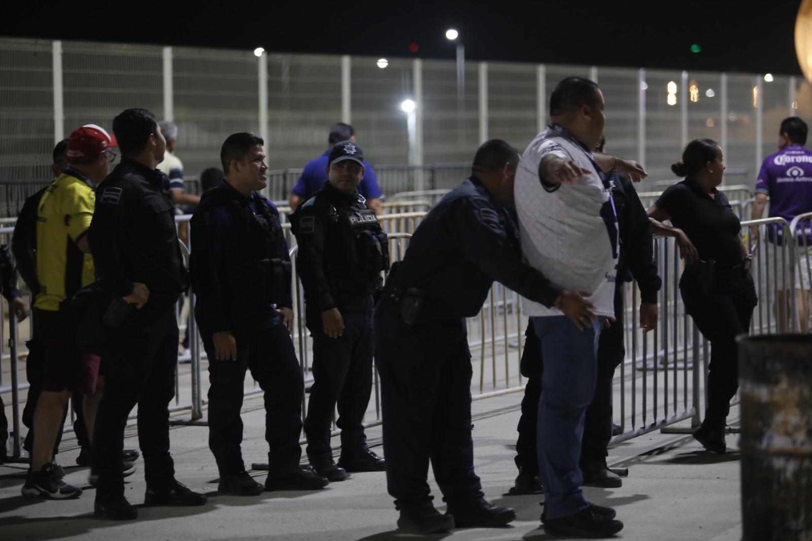 $!¡Por si las moscas! Fuerte operativo de seguridad toma El Encanto previo al Mazatlán contra Pumas