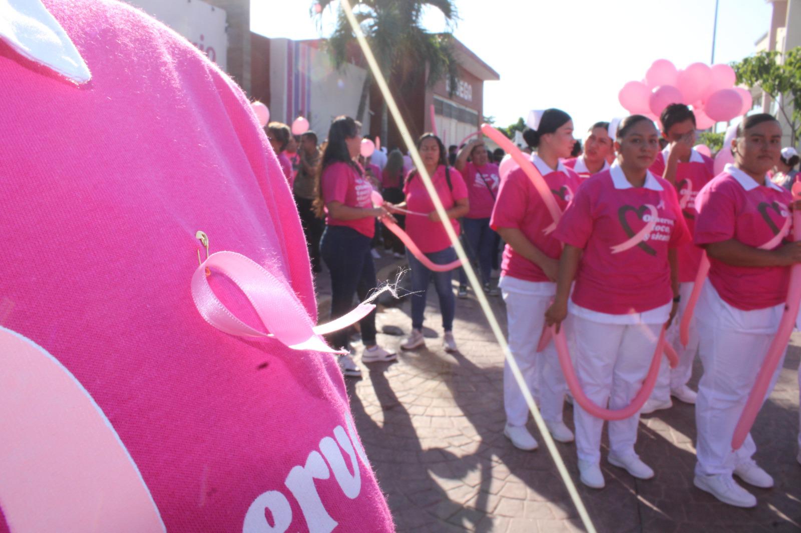 $!En Rosario, marchan de rosa para crear conciencia sobre el cáncer de mama