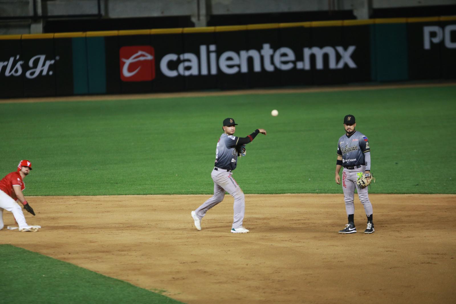 $!Tomateros pinta de guinda el clásico ante Venados