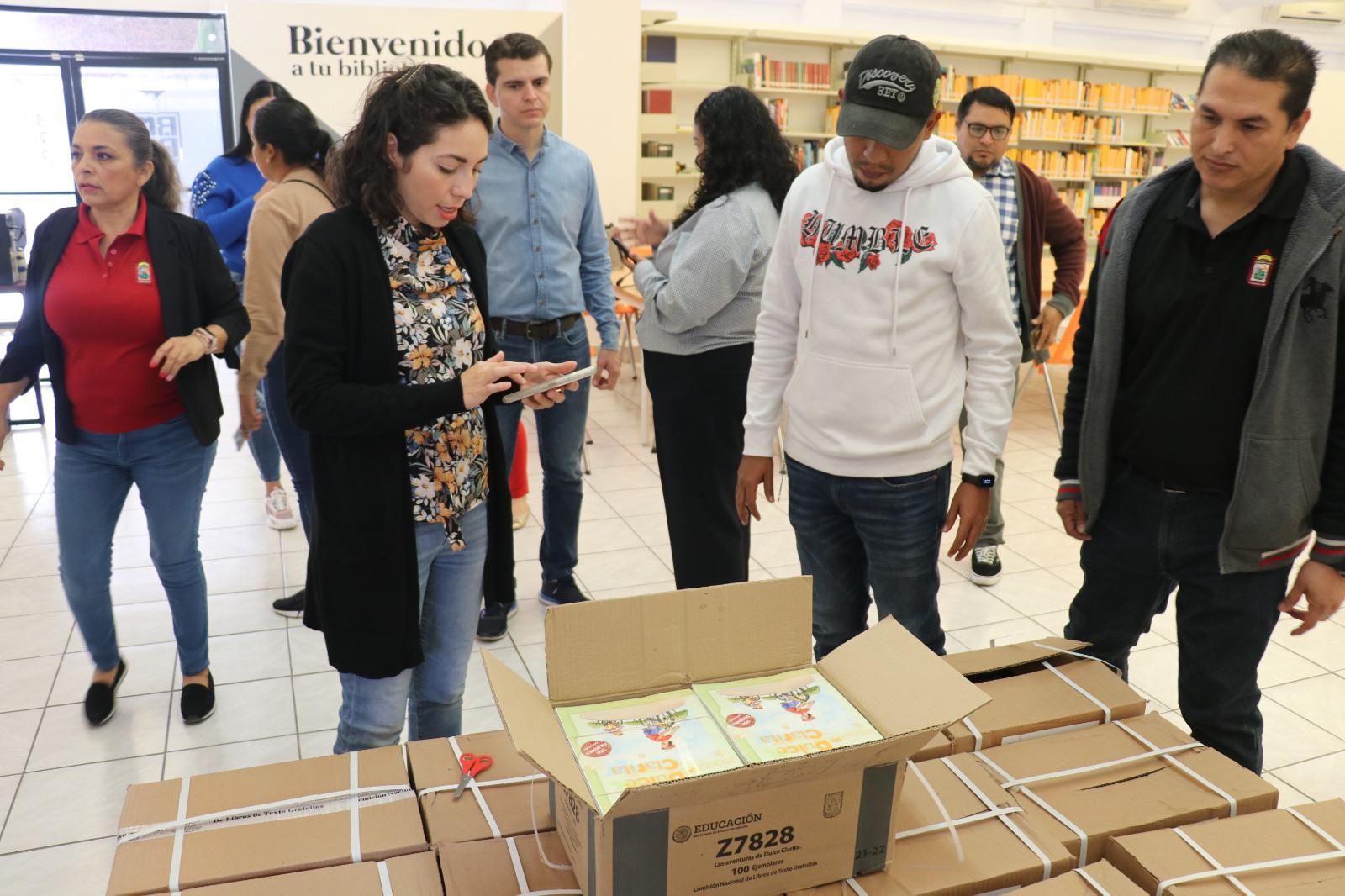 $!Una diversidad de títulos en español y en lenguas se entregaron.