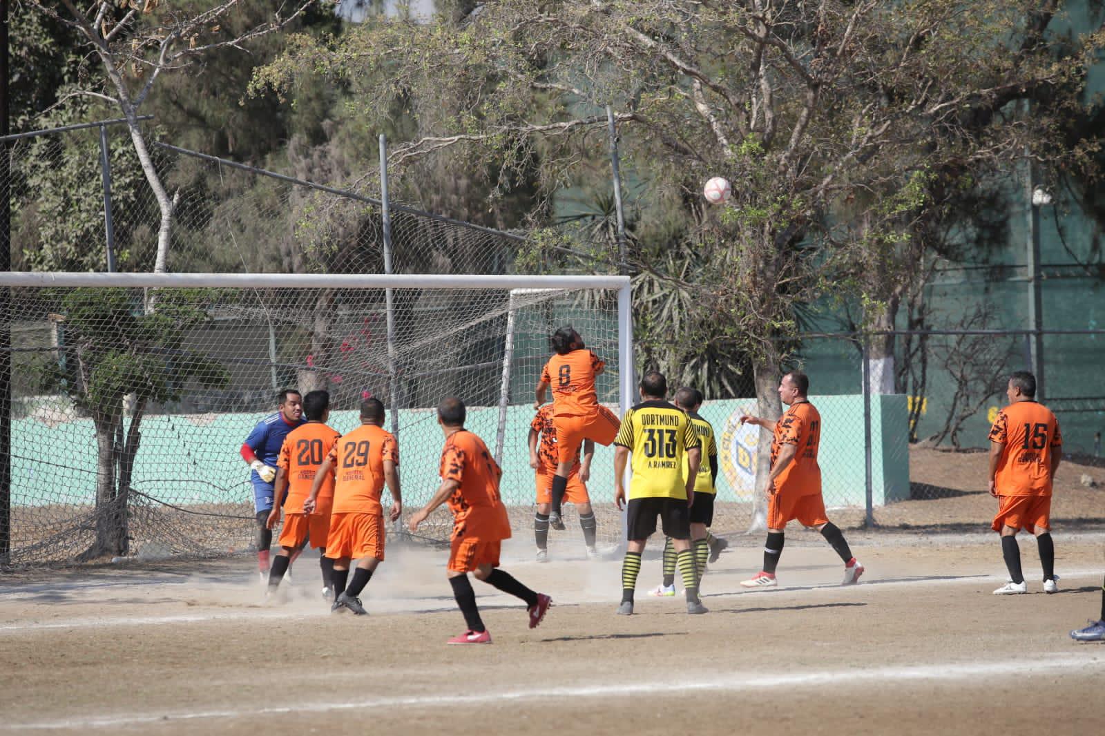 $!Sufre duro traspié Hospital General en la Liga de Futbol Intermédicos