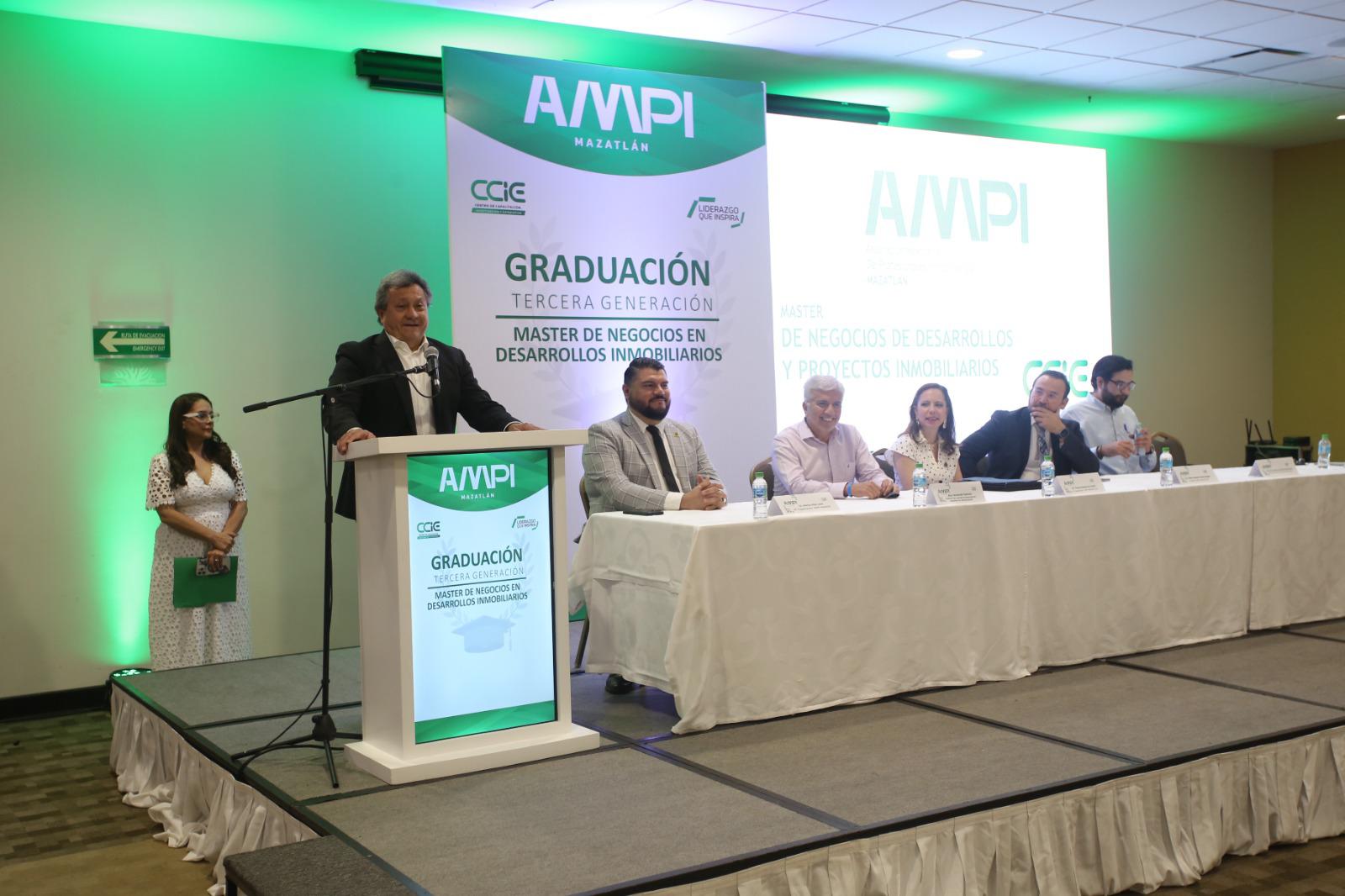 $!AMPI Mazatlán reconoce a nuevos graduados del Máster de Negocios y Desarrollo Inmobiliario