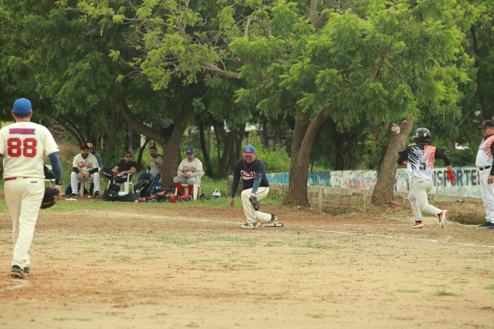 $!Lluvia de batazos en Liga de Beisbol Magisterial