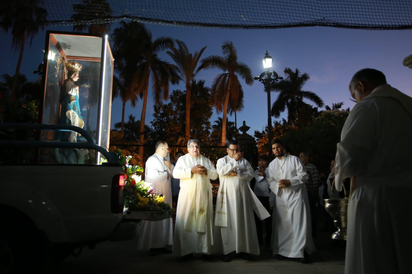 $!En Mazatlán realizan primera procesión por novenario de festejos del Día de la Virgen de la Inmaculada Concepción