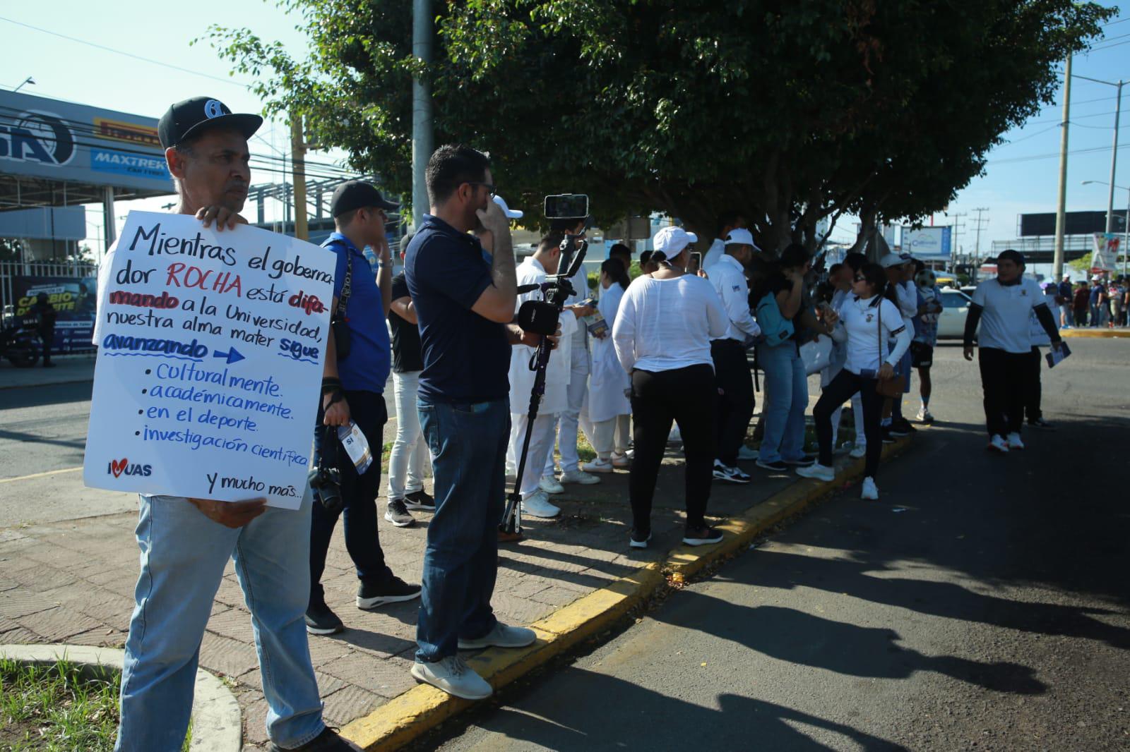 $!Se manifiestan también en Mazatlán en apoyo a la UAS