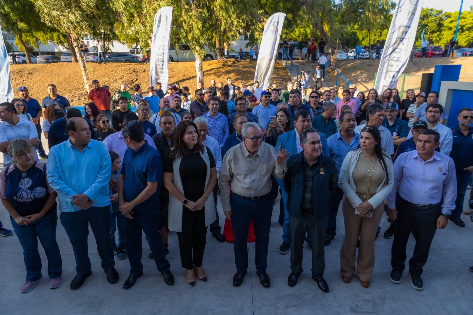 $!De ser declarado ‘non grato’ a inaugurar gimnasio en la UAS: Rocha Moya reaparece junto a Madueña