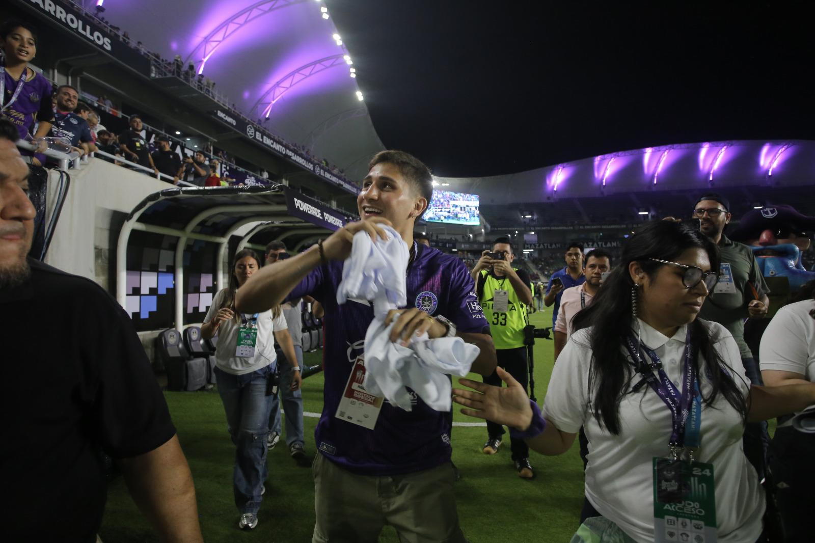 $!Homenajea Mazatlán FC a Marco Verde y Radamés Hernández en el Encanto