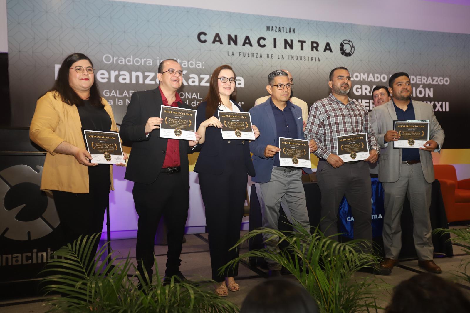 $!Egresan 40 profesionales de diplomado en liderazgo de Canacintra Mazatlán