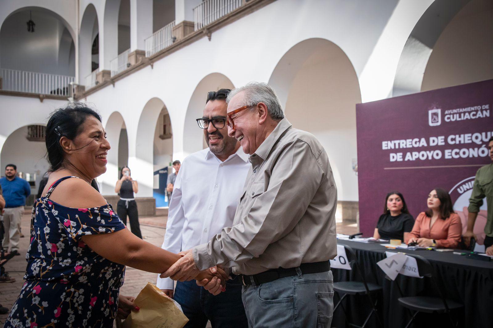 $!Suma Ayuntamiento de Culiacán mil entregas de apoyos económicos a comerciantes afectados por la inseguridad