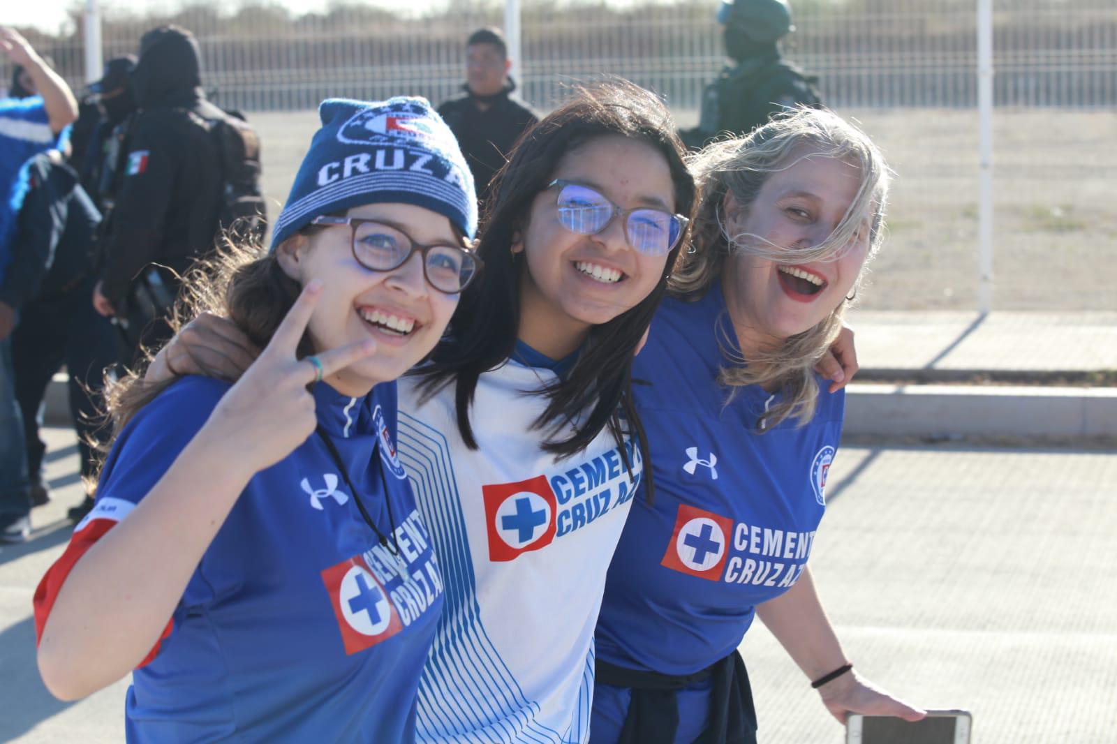 $!Aficionados de Cruz Azul ‘invaden’ el Kraken