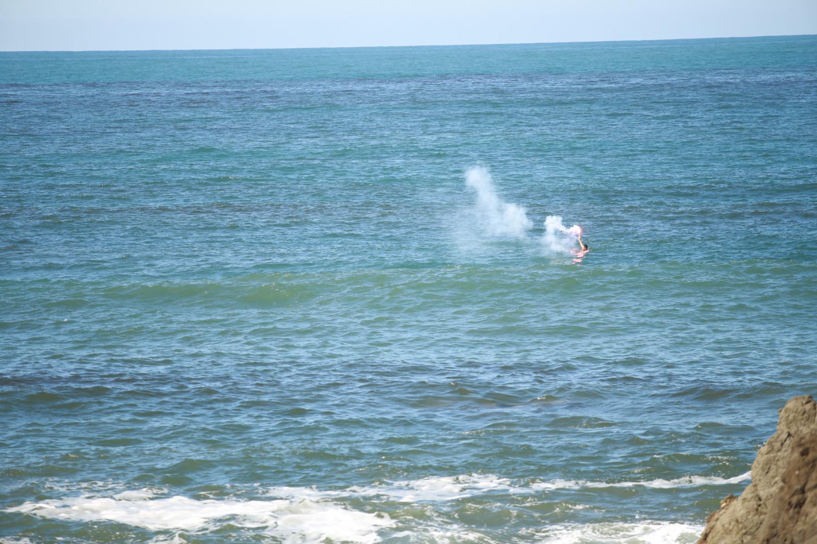 $!Personal de la Marina hace simulacro de rescate frente a playas de Mazatlán