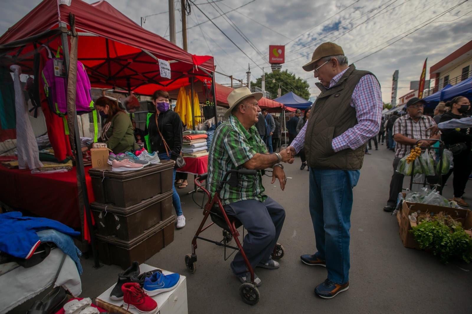 $!Visita Rocha Moya el tianguis Los Huizaches, en Culiacán