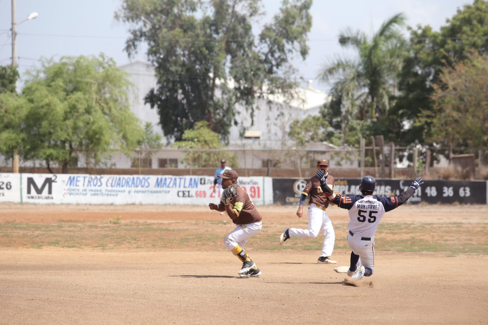 $!Chapas y Elevadores Valdez suda para imponerse en la Liga de Beisbol CB del Polluelos