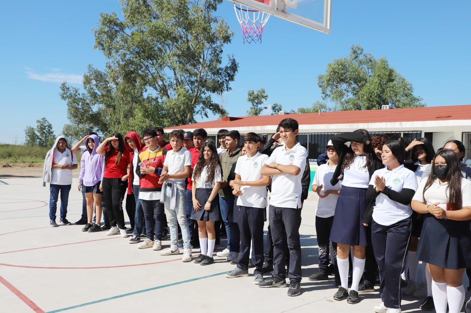 $!Entregan cancha de usos múltiples en telebachillerato de Tanques, en Elota