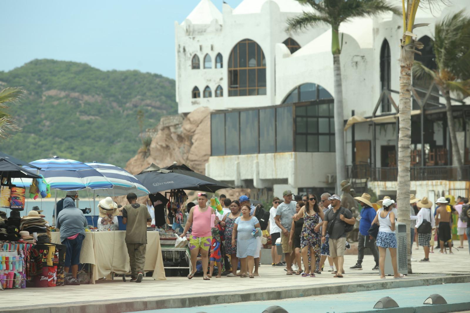 $!Pese a incertidumbre que vive Sinaloa, turistas siguen llegando a Mazatlán