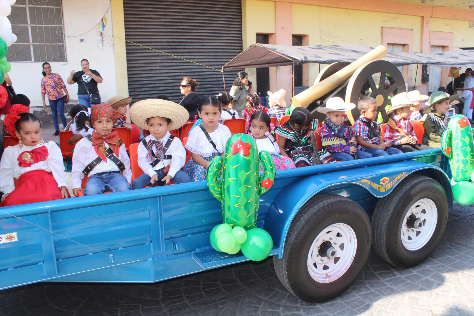 $!Niños de Preescolar de Rosario adelantan festejo revolucionario con desfile y kermés