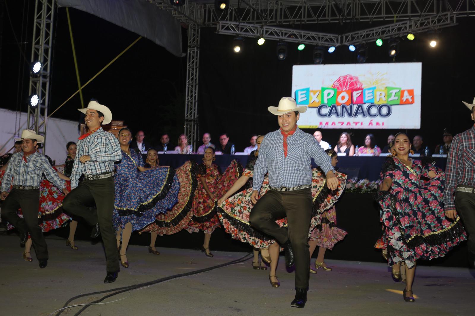 $!Dan banderazo a la edición 39 de la Expo Feria Canaco en Mazatlán