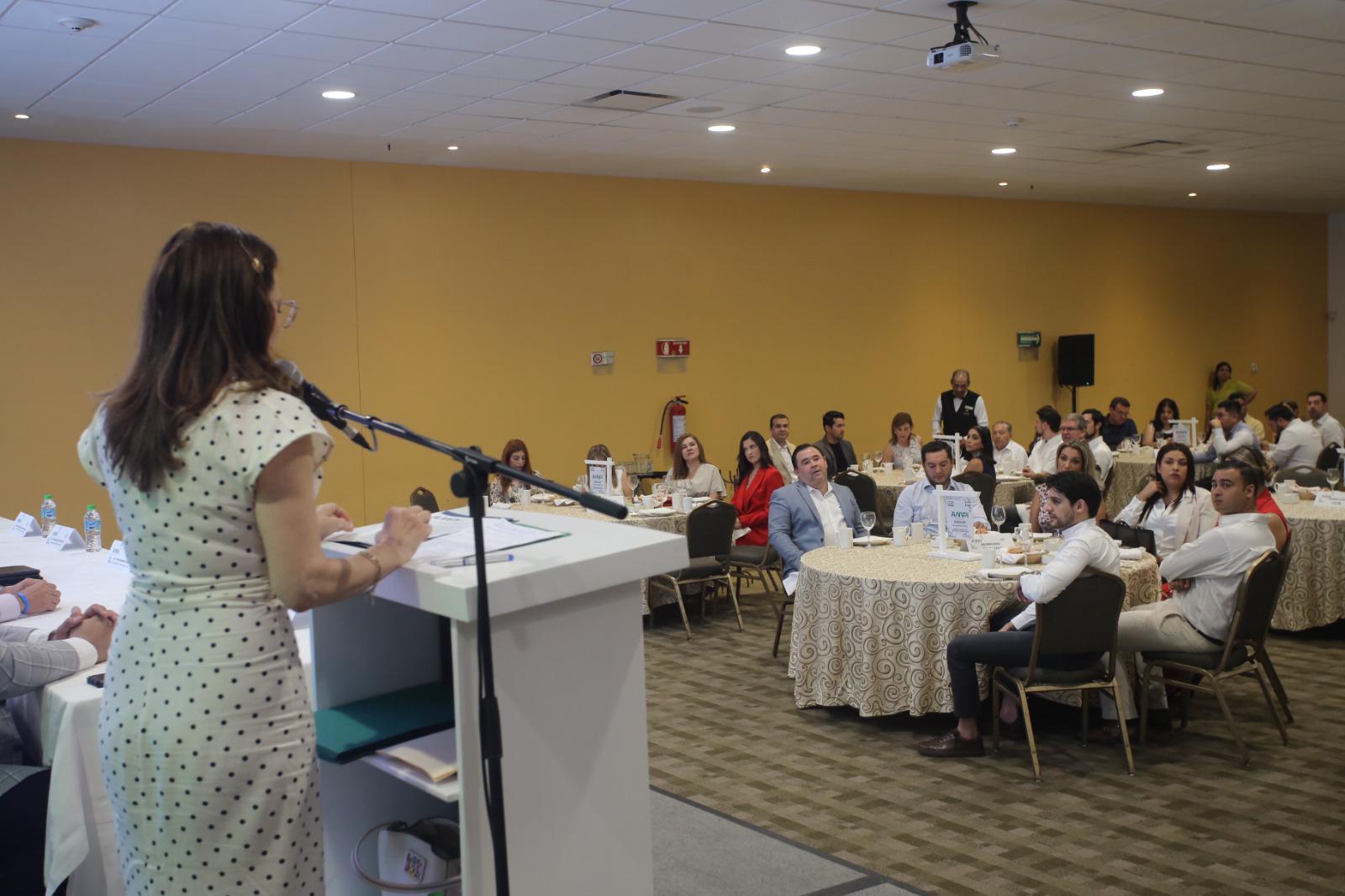 $!AMPI Mazatlán reconoce a nuevos graduados del Máster de Negocios y Desarrollo Inmobiliario