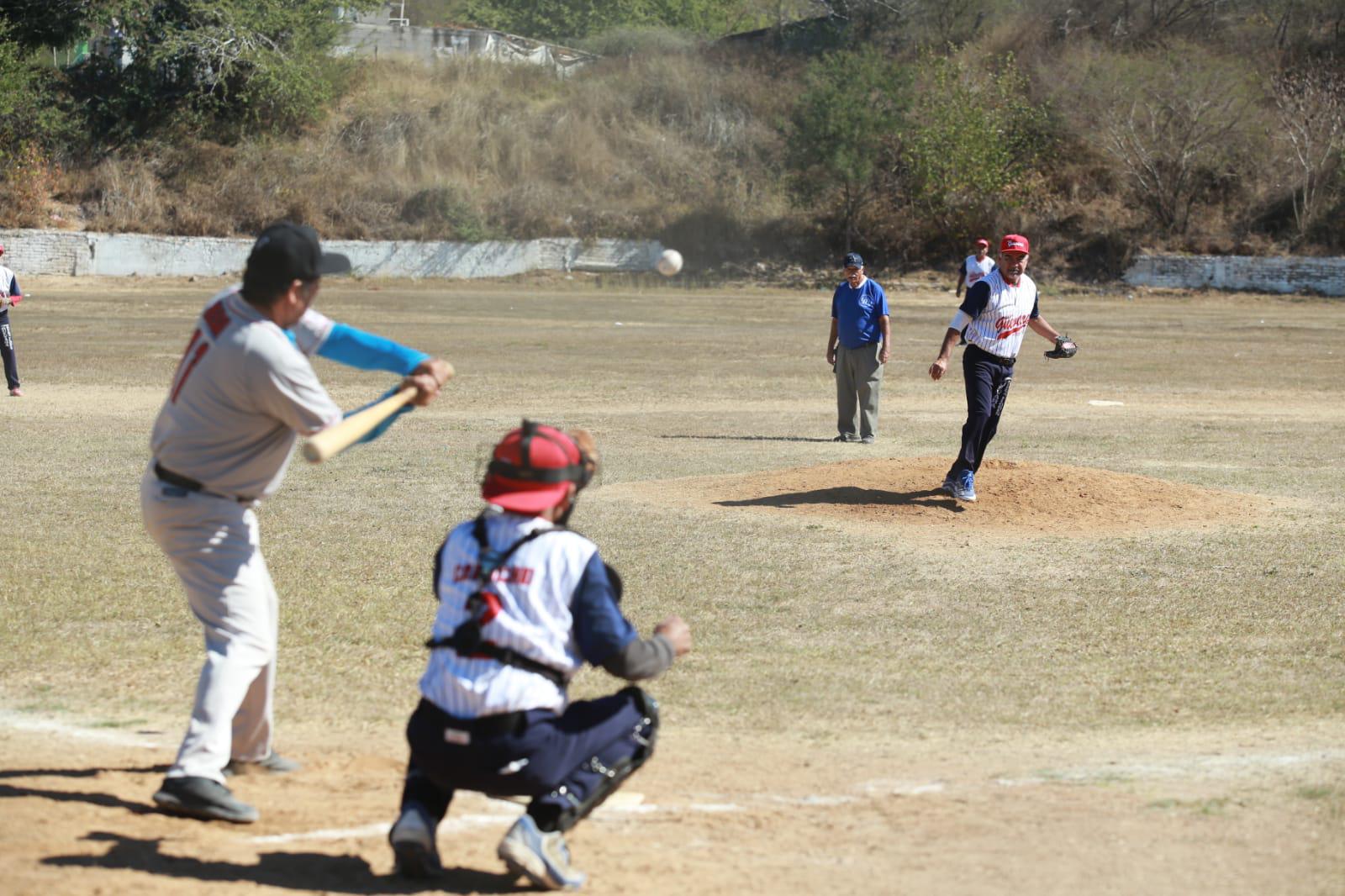 $!Familia Guevara impone su categoría en Liga Máster del Chololos