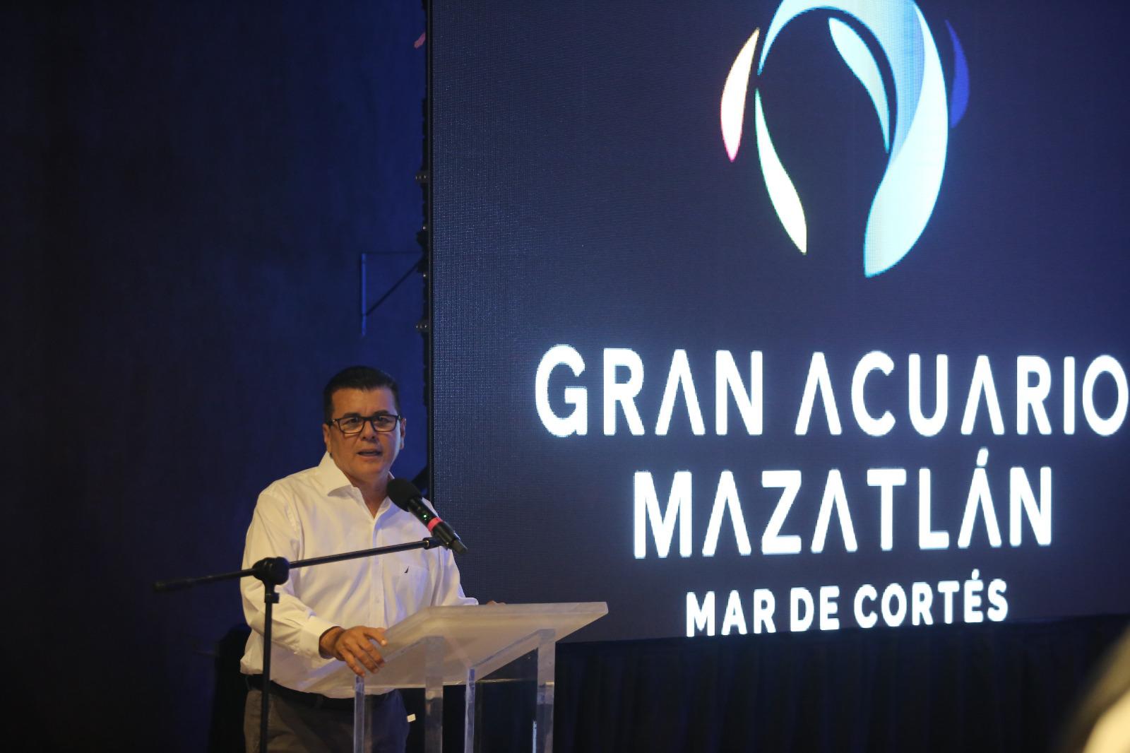 $!El Alcalde Édgar González expresó unas palabras de felicitaciones a los presentes.