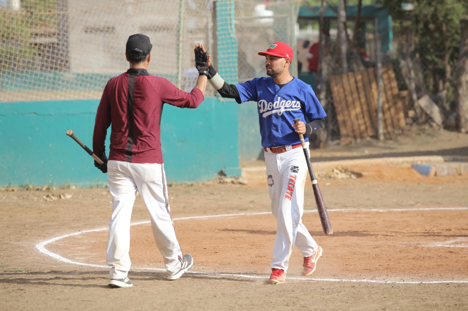 $!Hotel El Cid encabeza Liga de Meseros al Bat