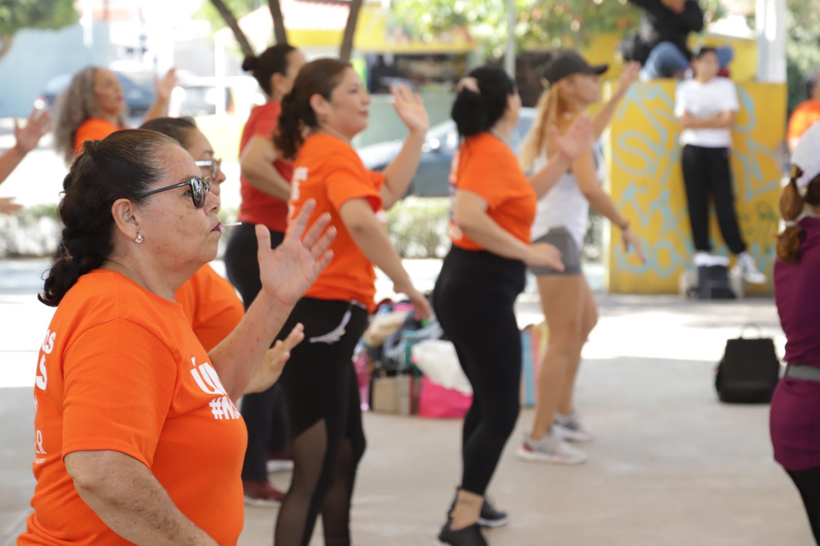 $!Conmemoran el Día Internacional contra la Violencia hacia las Mujeres con clase de zumba