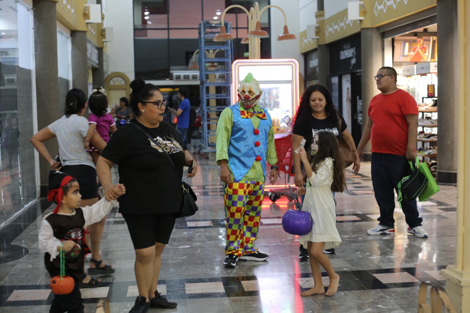 $!Familias de Mazatlán salen a disfrutar del Halloween pese recientes hechos de inseguridad