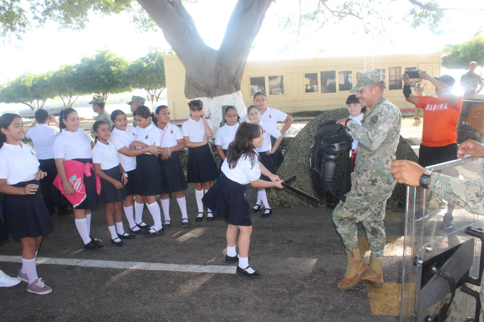 $!Recibe Marina a alumnos de primaria Ángel Flores