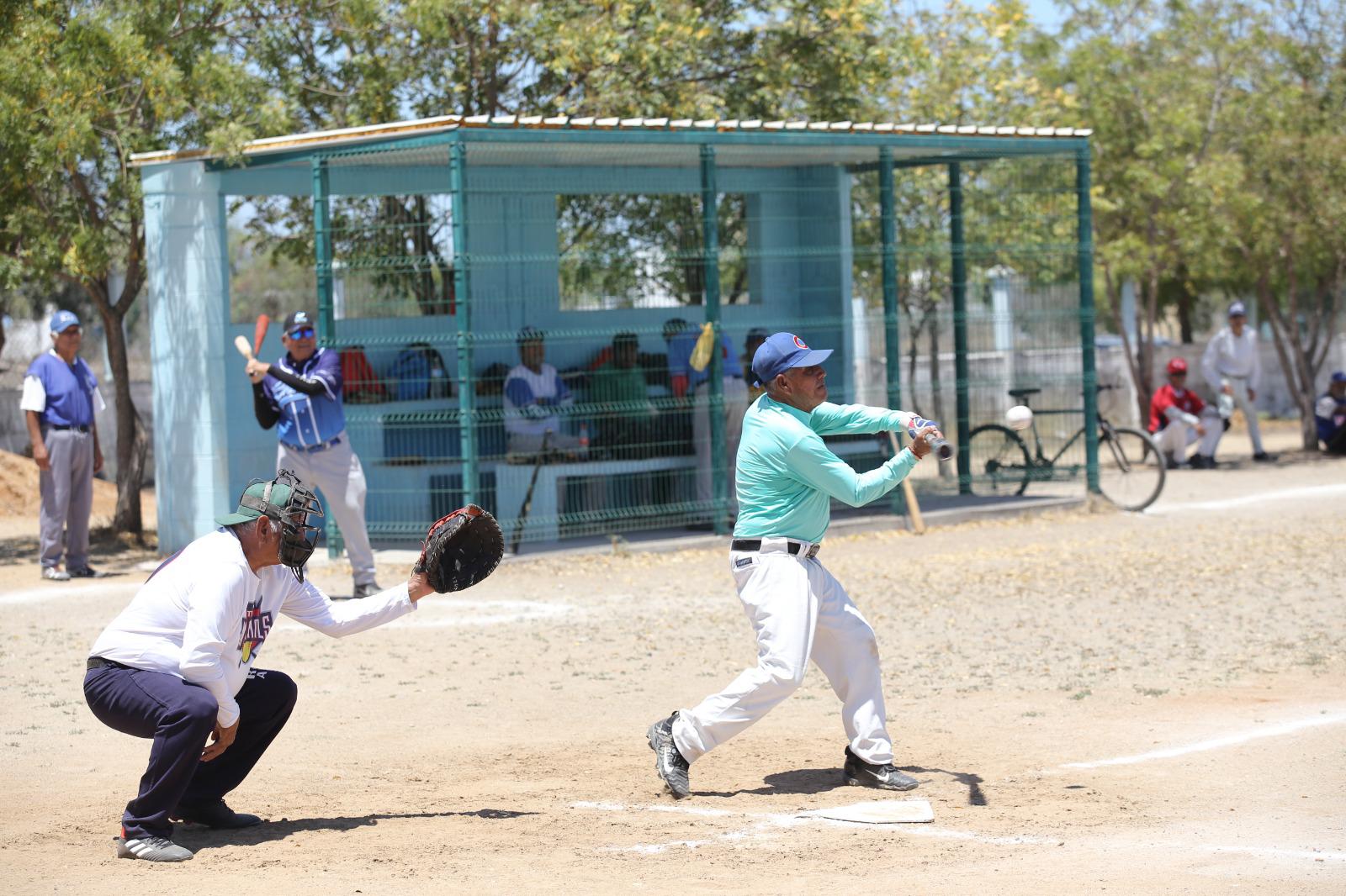 $!Herrería Lizárraga pega primero en playoffs de Liga de 60 Años