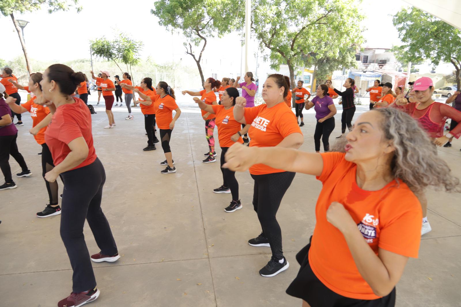 $!Conmemoran el Día Internacional contra la Violencia hacia las Mujeres con clase de zumba