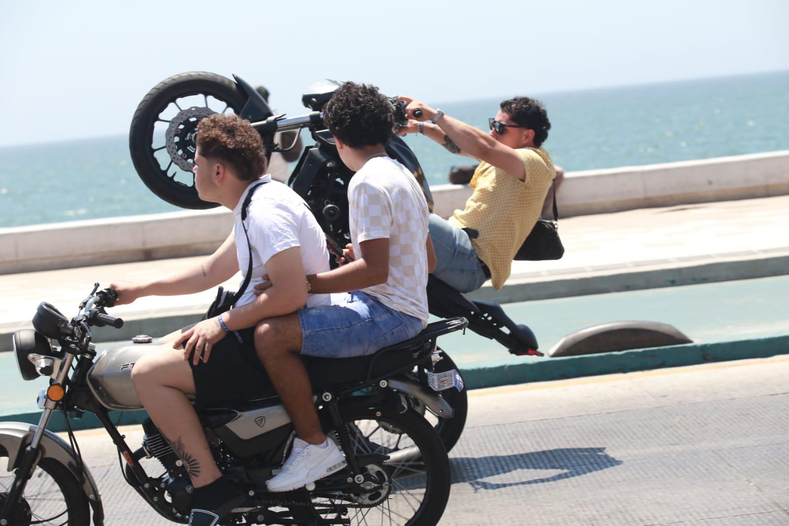 $!Hoy, desfile de motos en Mazatlán; hay caos vial por cierre del malecón