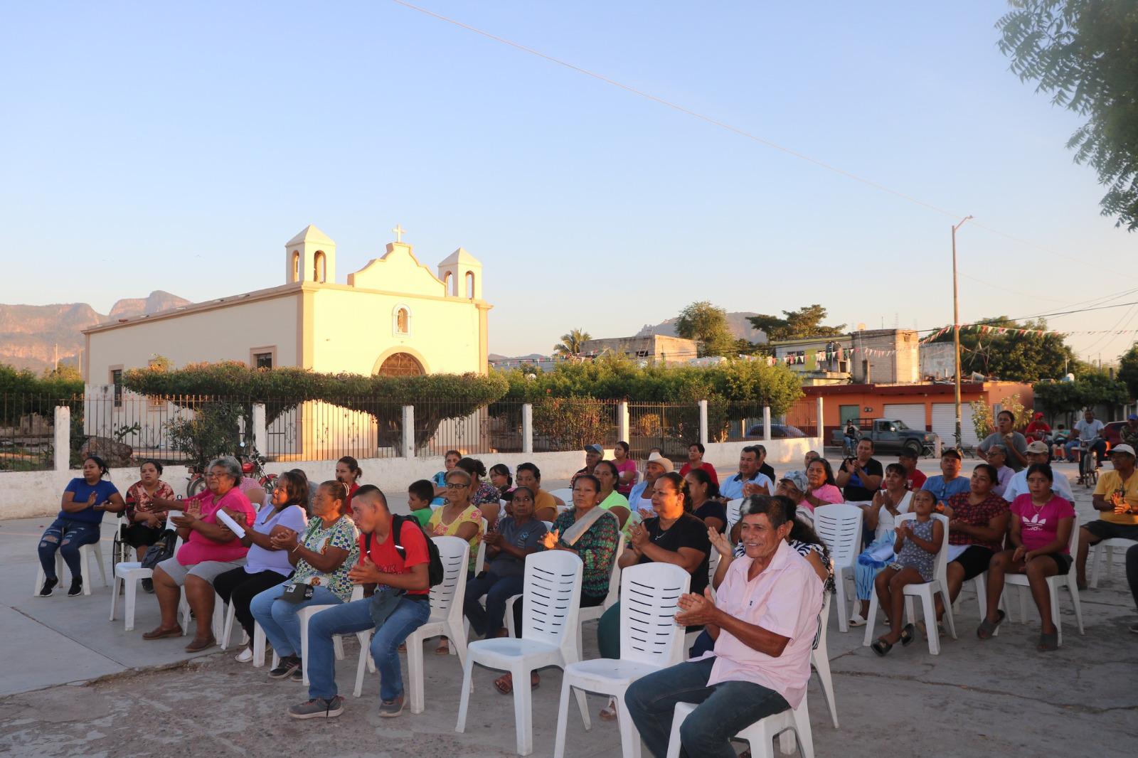 $!Ayuntamiento de Escuinapa escucha necesidades de vecinos de Ojo de Agua de Palmillas