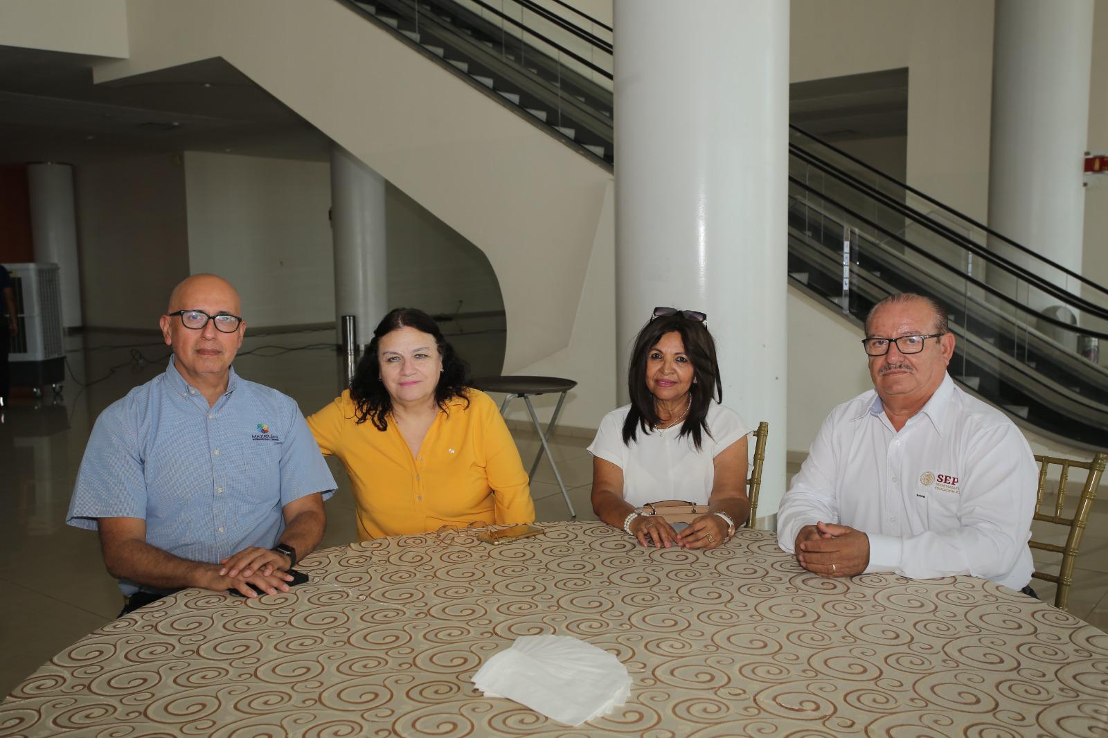 $!José Alberto Ureña, Adelina Cano, Olga Alicia Rojas y Gregorio Lizárraga.