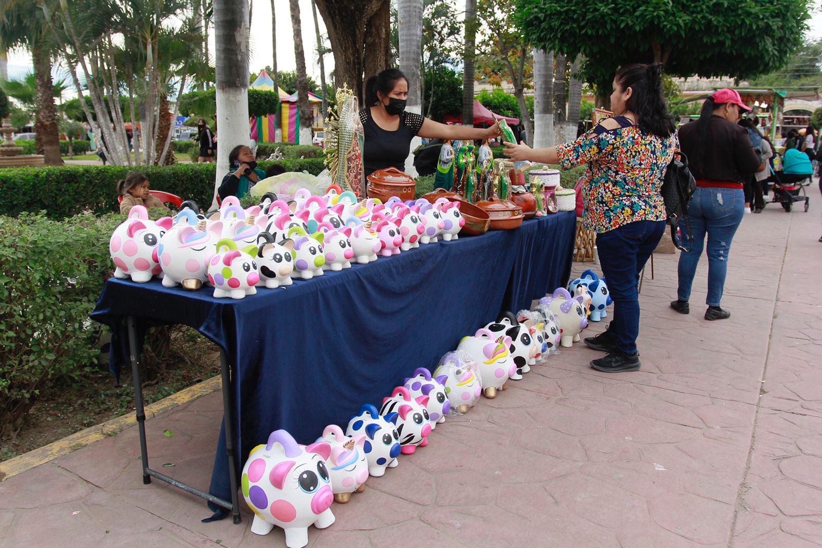 $!Sin miedo a la pandemia del Covid, la devoción por la Virgen de La Candelaria aglomera a cientos de feligreses en Quilá