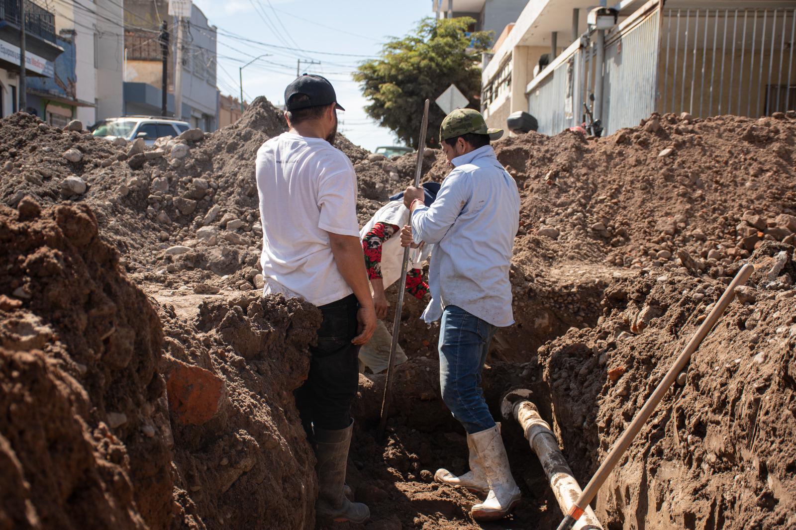 $!Trabajan en alcantarillado del Centro de Culiacán; toma previsiones