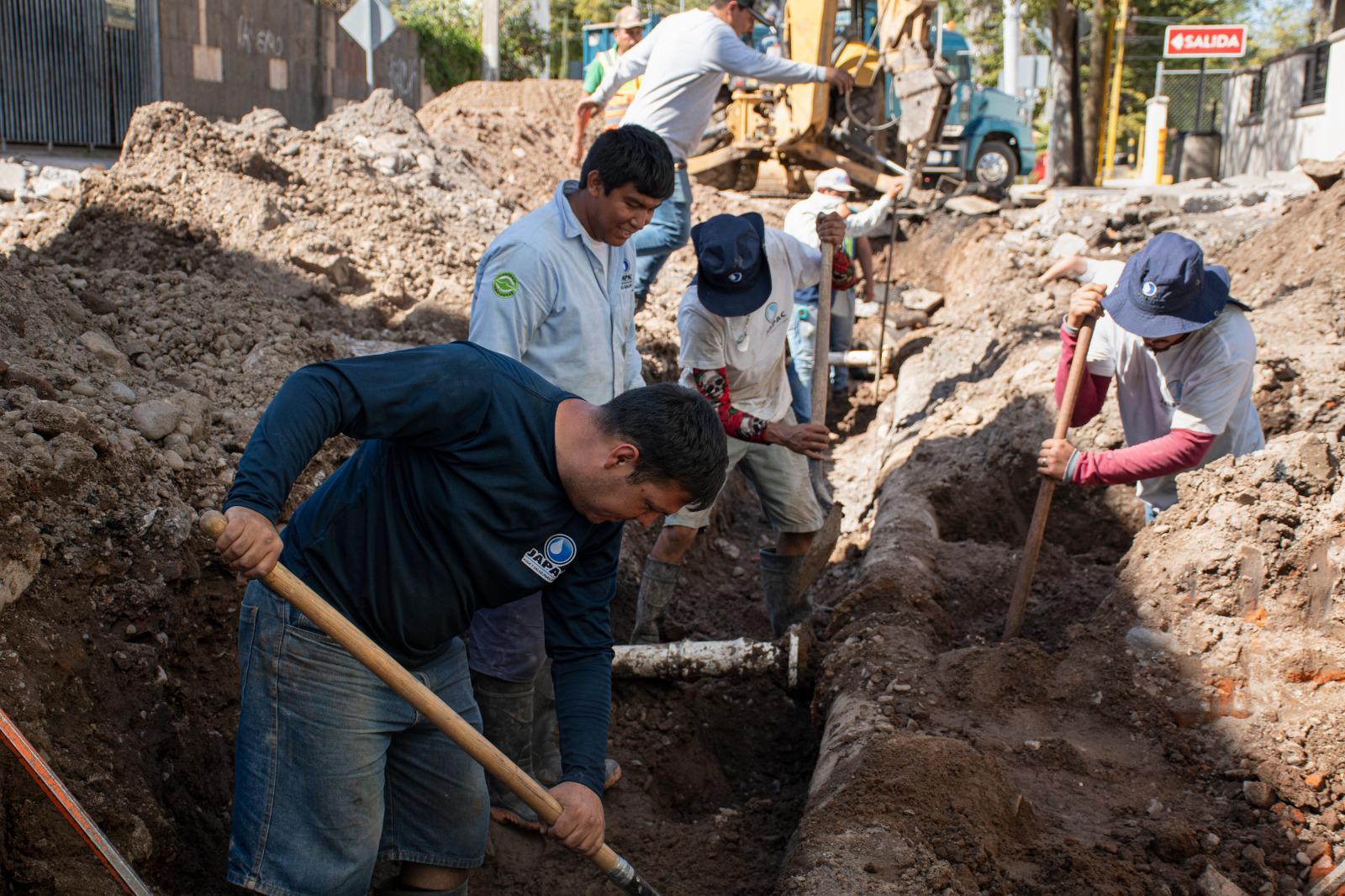 $!Trabajan en alcantarillado del Centro de Culiacán; toma previsiones