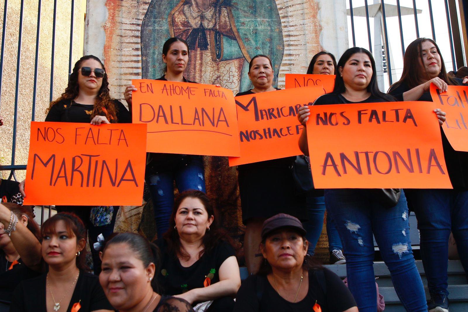 $!Mujeres de PAN, PRI y PRD marchan contra violencia de género en Culiacán