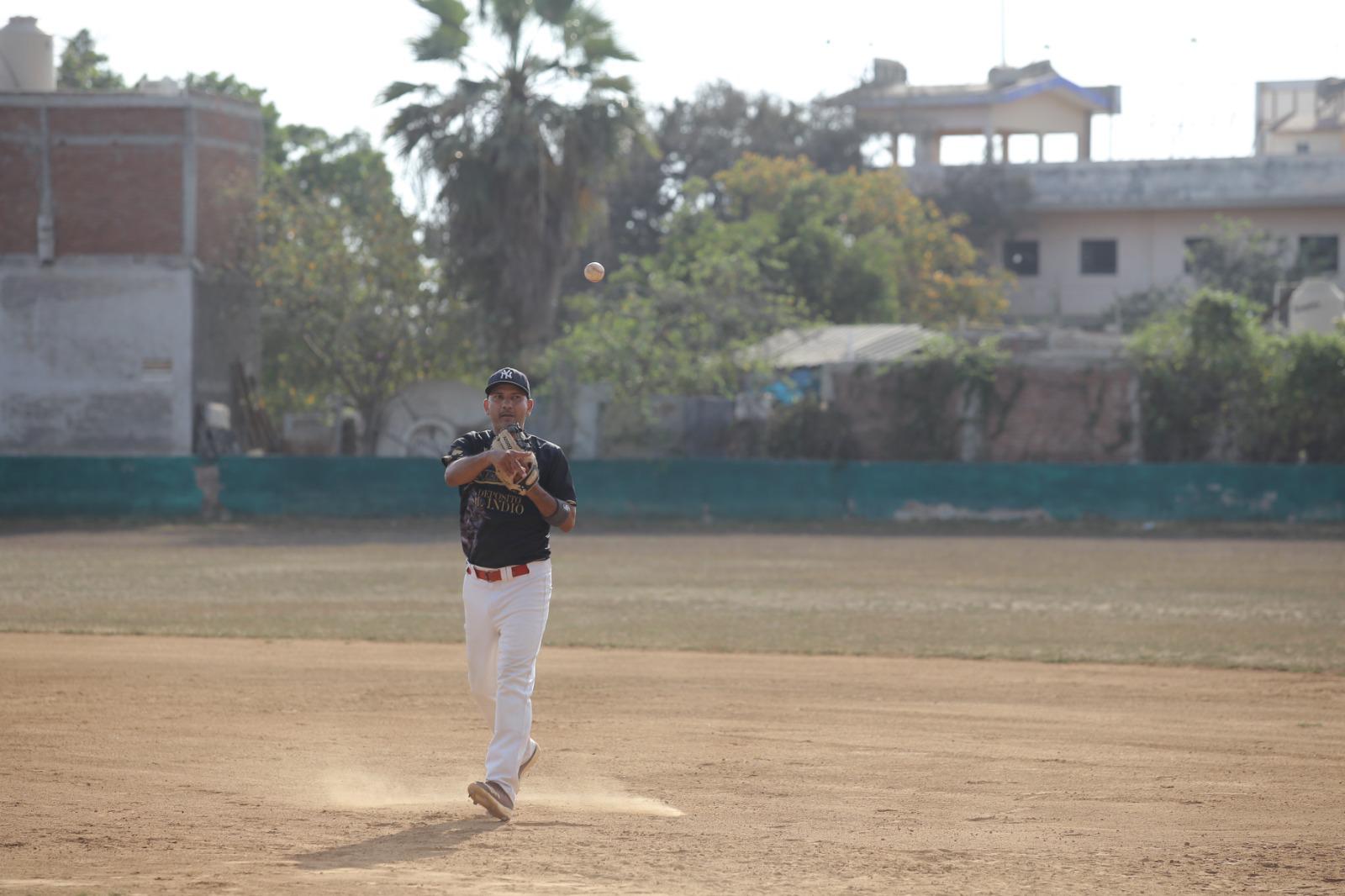 $!Turbiza no suelta la cima en Liga de Beisbol Meseros al Bat