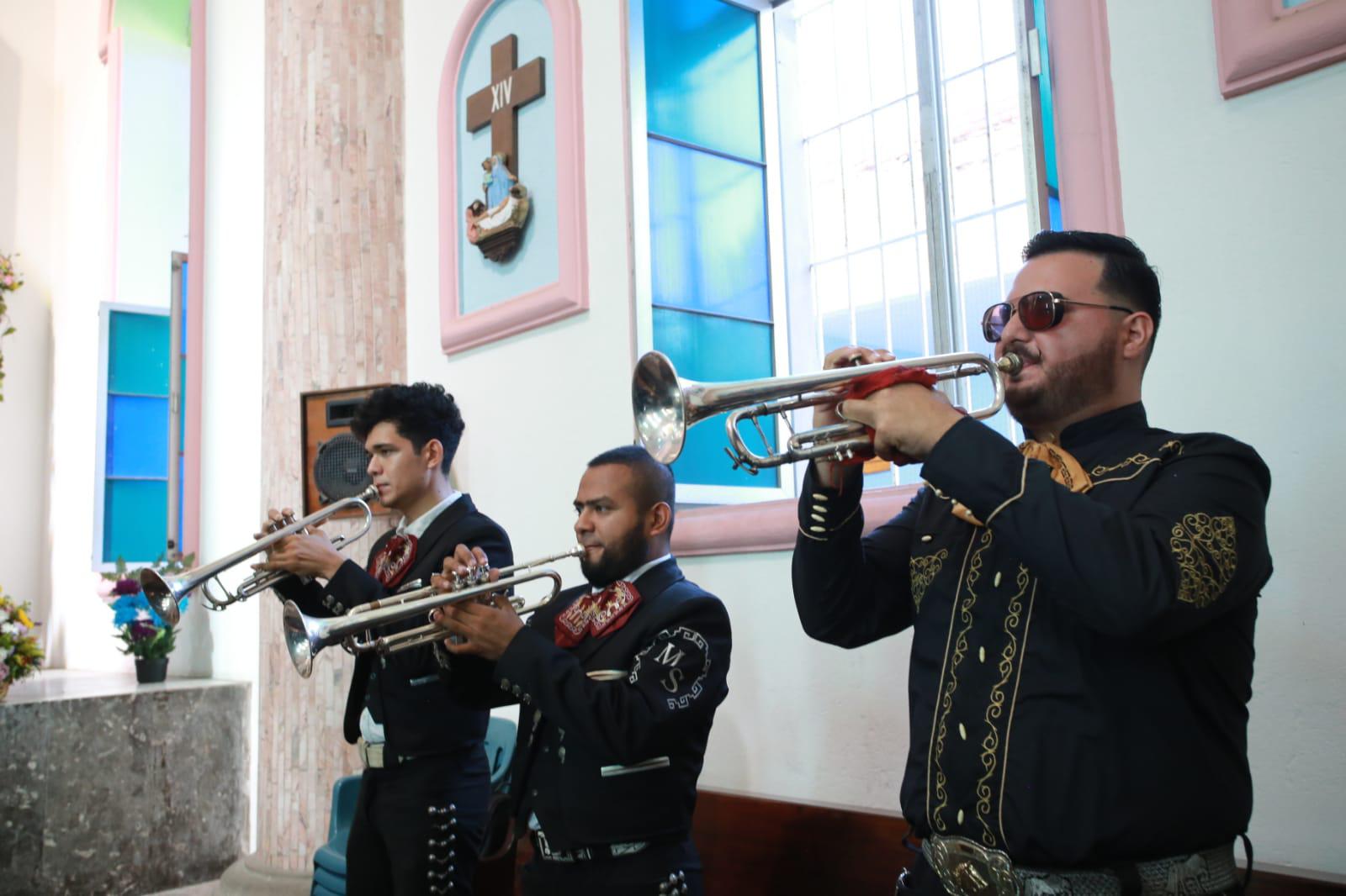 $!Celebran músicos de Mazatlán a Santa Cecilia; le piden salud y trabajo