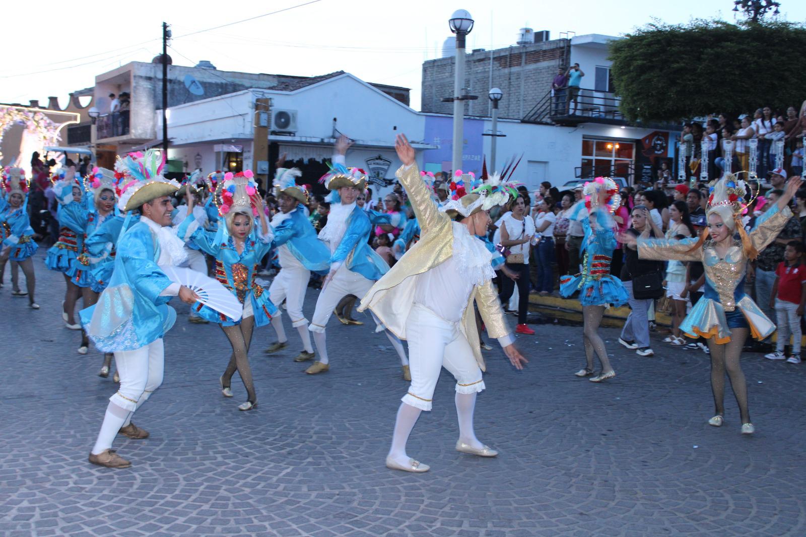 $!Se llenan de fiesta las calles de Rosario con el desfile de la Primavera