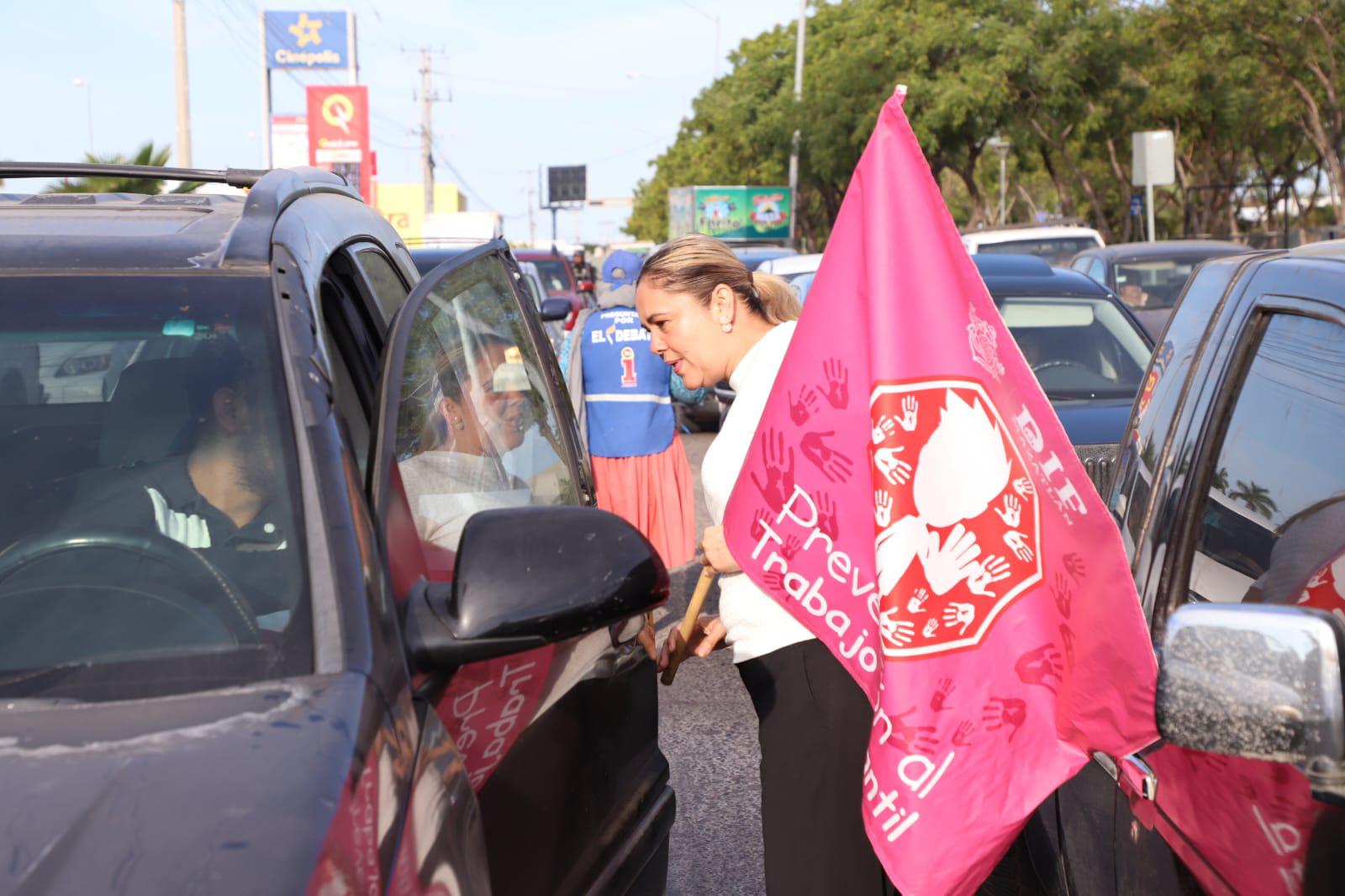 $!Activan con volanteo campaña para evitar el trabajo infantil durante Carnaval en Mazatlán