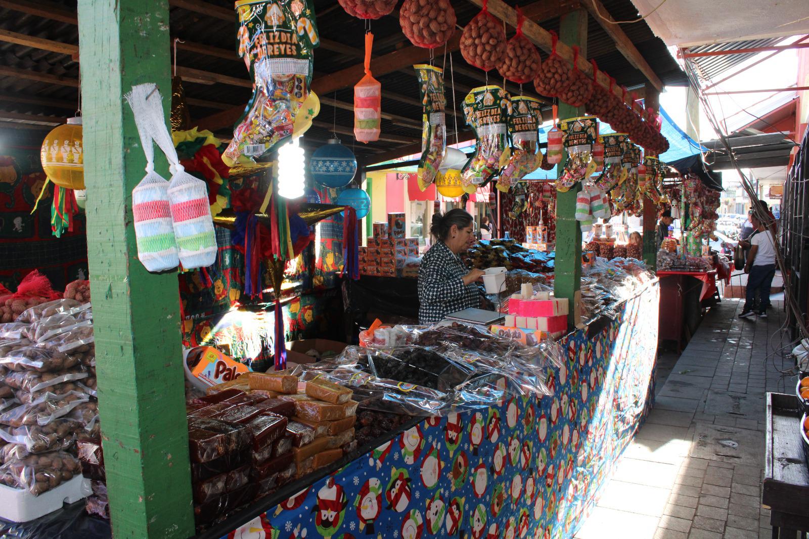 $!Realizan la tradicional Verbena Navideña en el mercado Miguel Hidalgo en Rosario