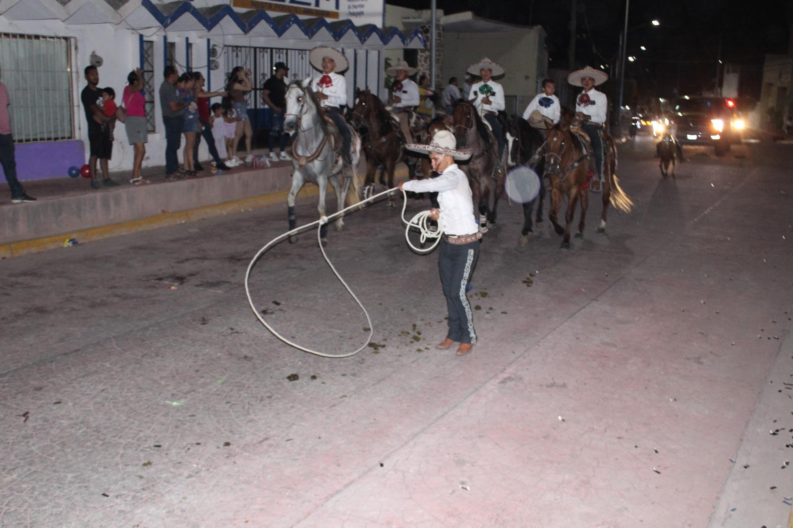 $!Se llenan de fiesta las calles de Rosario con el desfile de la Primavera