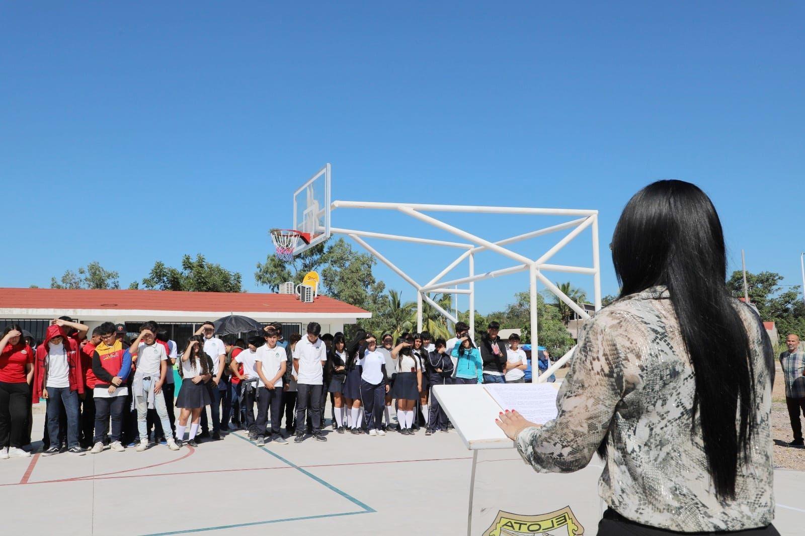 $!Entregan cancha de usos múltiples en telebachillerato de Tanques, en Elota