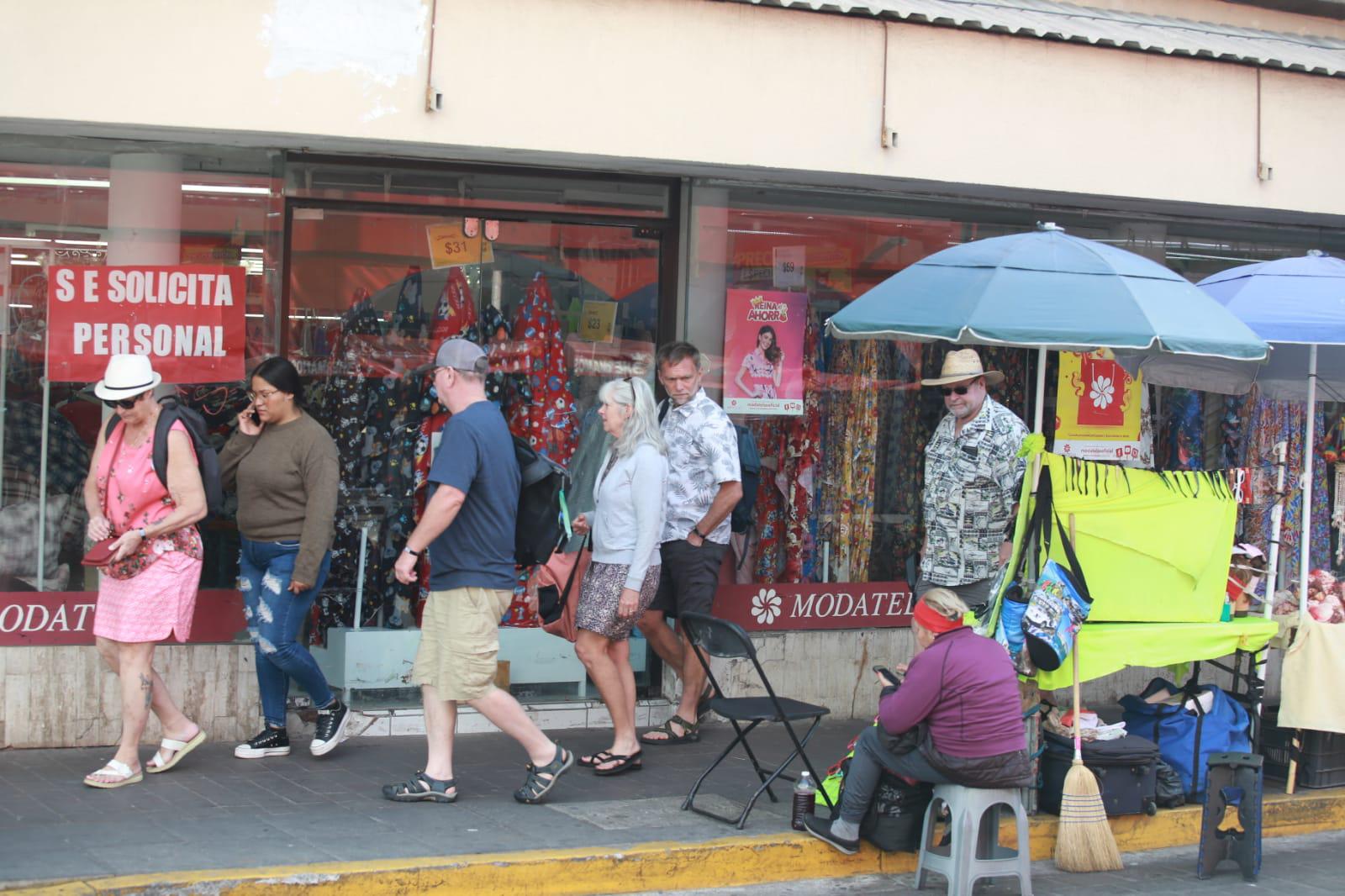 $!Registra Mazatlán un viernes con gran afluencia de turistas nacionales y extranjeros